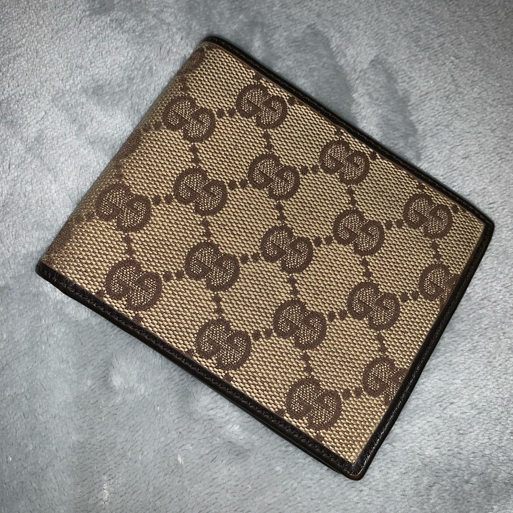 Men’s Gucci wallet